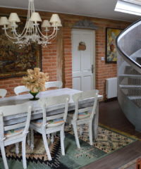 salle-petit-dejeuner-table-familliale